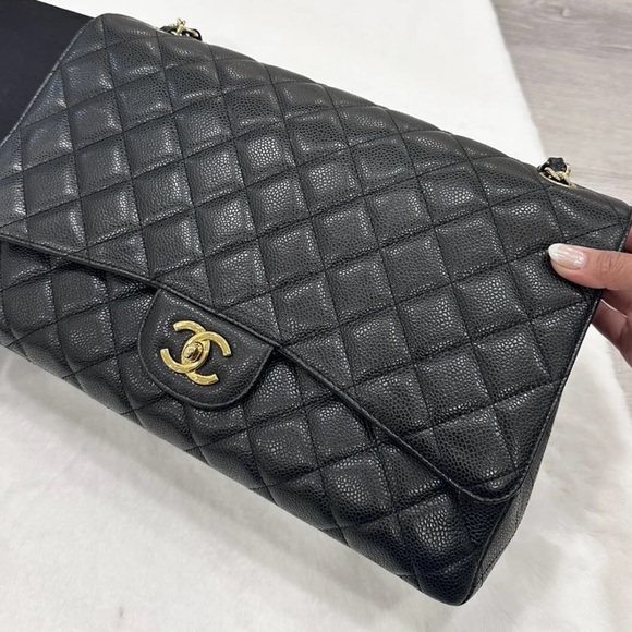 SOLD ON X POSTChanel MAXI  single flap caviar with gold hardware - Picture 4 of 17